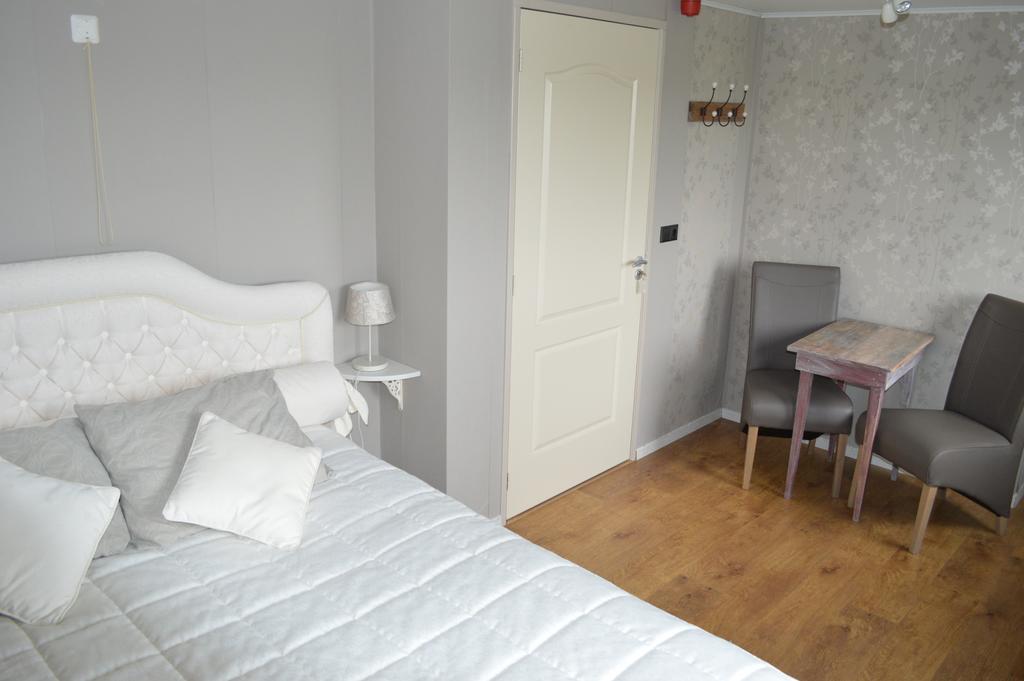 Huize Ouwervelden Bed & Breakfast Wouwsche Plantage Стая снимка