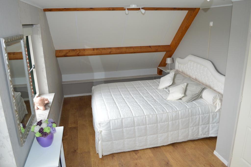Huize Ouwervelden Bed & Breakfast Wouwsche Plantage Стая снимка